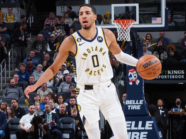  步行者哈利伯顿复出带队连胜  